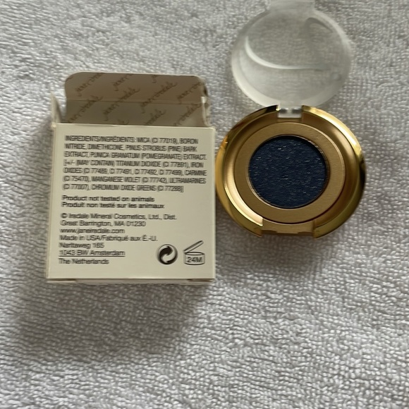 Eye shadow - Picture 3 of 4